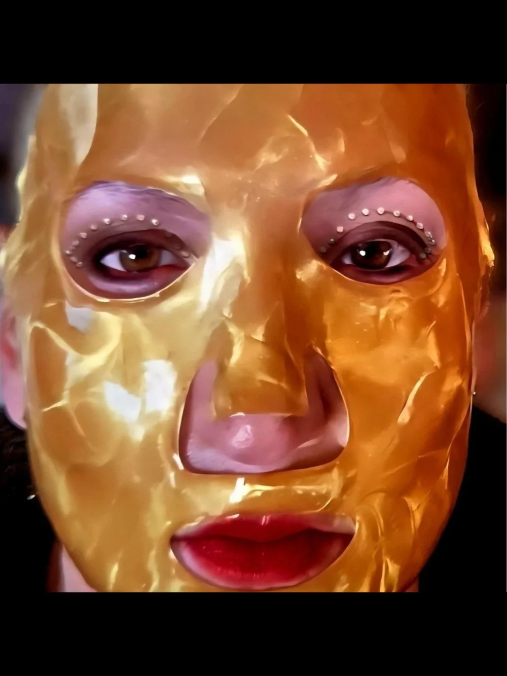 Prèdirè Paris COLLAGEN INFUSED GOLD MASKS come in 1  BOXED SET of 10